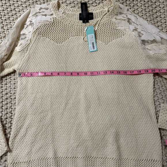 Absolutely Cream Sweater with Lace Details - Picture 5 of 8